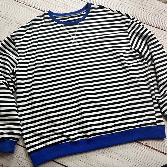 NWOT Striped Oversized Crewneck Top - Picture 5 of 9